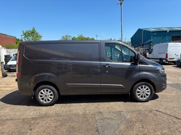 Ford Transit Custom Limited - Image 4