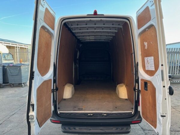 Ford Transit 2.0 350 EcoBlue Leader RWD L3 H3 Euro 6 Air Con - Image 10