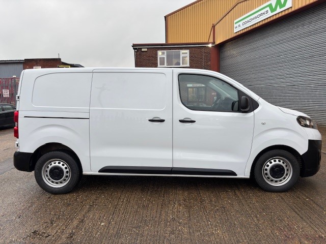 Vauxhall Vivaro 1.5 Turbo D 2900 Prime Panel Van 6dr Diesel Manual L1 H1 Euro 6 Air Con (Copy) - Image 5