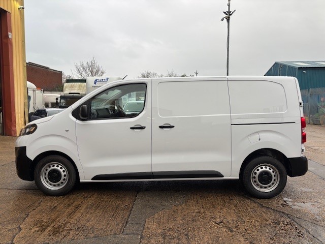 Vauxhall Vivaro 1.5 Turbo D 2900 Prime Panel Van 6dr Diesel Manual L1 H1 Euro 6 Air Con (Copy) - Image 6