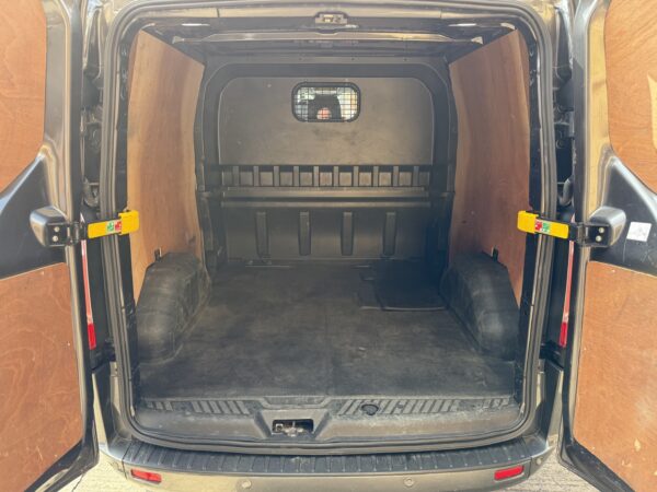 Ford Transit Custom Limited - Image 19