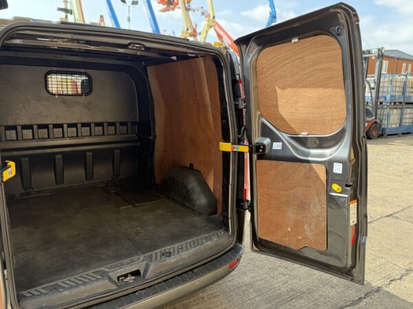 Ford Transit Custom Limited - Image 18