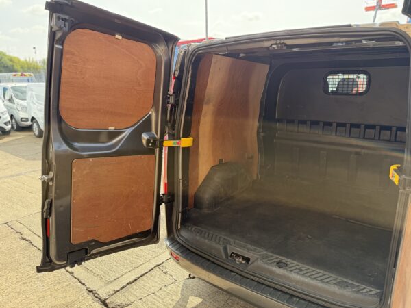 Ford Transit Custom Limited - Image 17