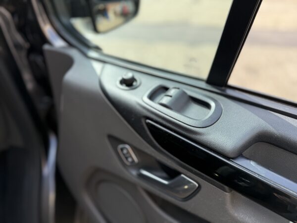 Ford Transit Custom Limited - Image 5