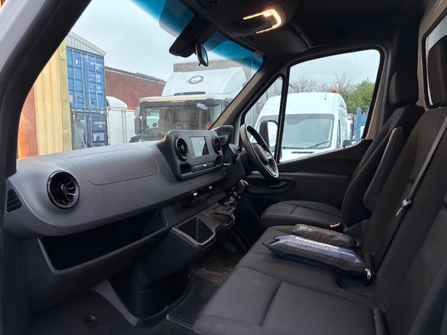 Mercedes-Benz Sprinter 315 Luton With Taillift - Image 11