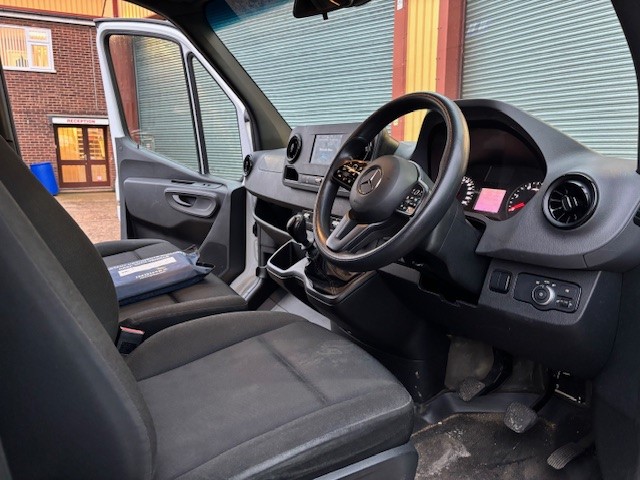Mercedes-Benz Sprinter 315 Luton With Taillift - Image 10
