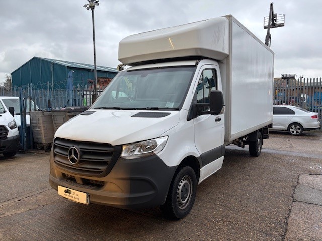 Mercedes-Benz Sprinter 315 Luton With Taillift - Image 3