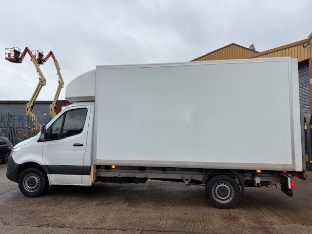 Mercedes-Benz Sprinter 315 Luton With Taillift - Image 4