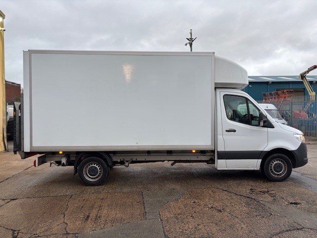 Mercedes-Benz Sprinter 315 Luton With Taillift - Image 5