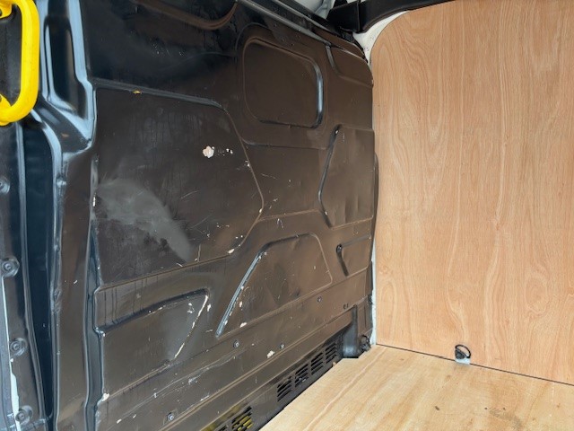 Ford Transit 2.0 350 EcoBlue Leader RWD L3 H3 Euro 6 Air Con - Image 13